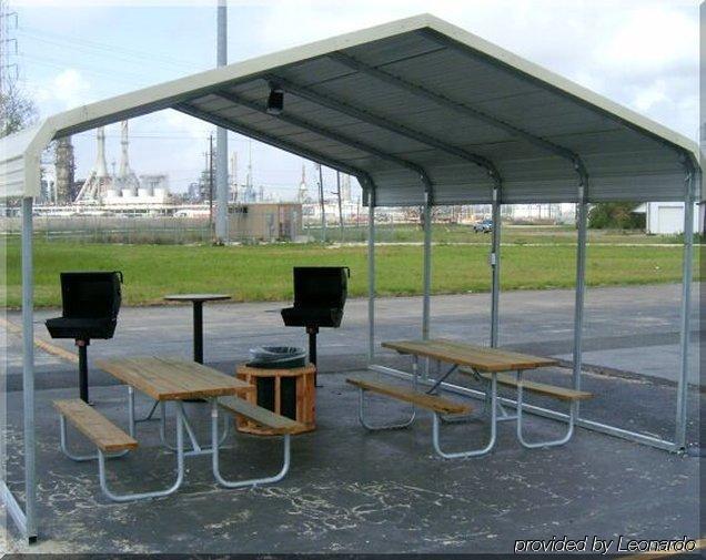 Bays Inn And Suites Baytown Facilities photo
