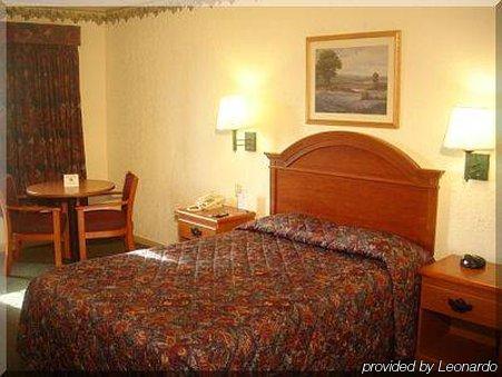 Bays Inn And Suites Baytown Room photo