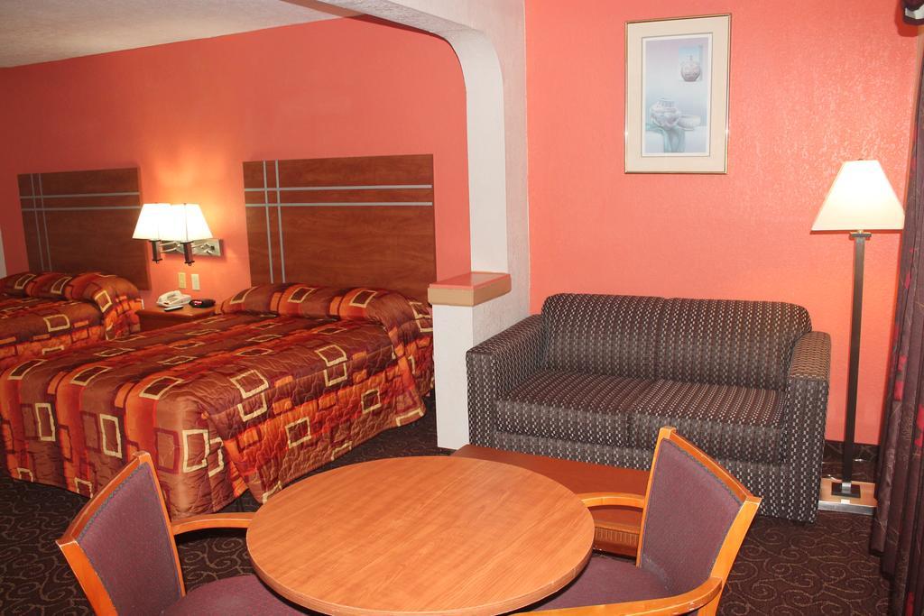Bays Inn And Suites Baytown Exterior photo