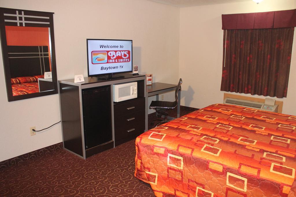 Bays Inn And Suites Baytown Exterior photo